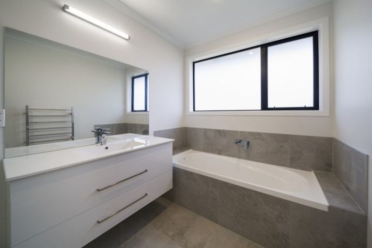 Photo of property in 12 Biron Place, Stratford, 4332