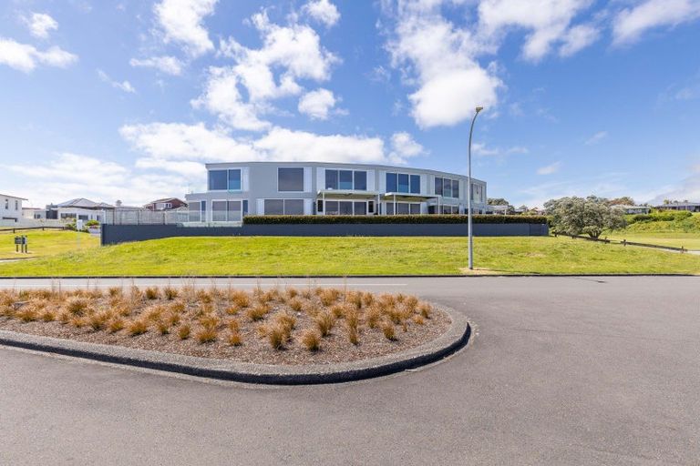 Photo of property in Weekeston Apartments, 2a Nobs Line, Strandon, New Plymouth, 4312