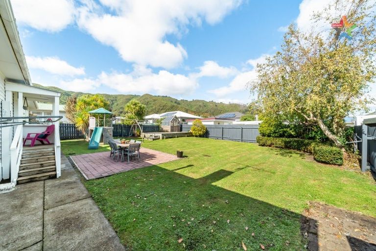 Photo of property in 33 Russell Road, Wainuiomata, Lower Hutt, 5014