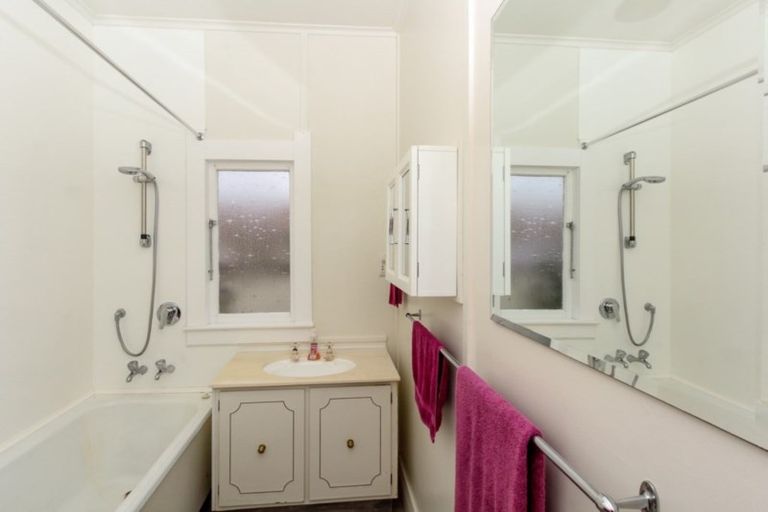 Photo of property in 6a Bayly Street, Waitara, 4320