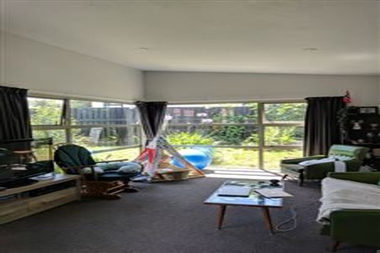 Photo of property in 4 Mackwood Place, Birkdale, Auckland, 0626