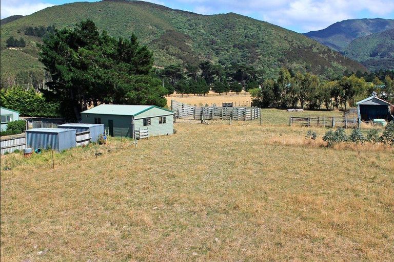 Photo of property in 52 Cross Creek Road, Western Lake, Featherston, 5773