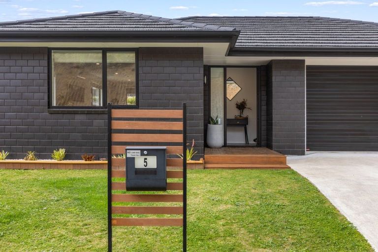 Photo of property in 5 Ruru Lane, Hurworth, New Plymouth, 4310