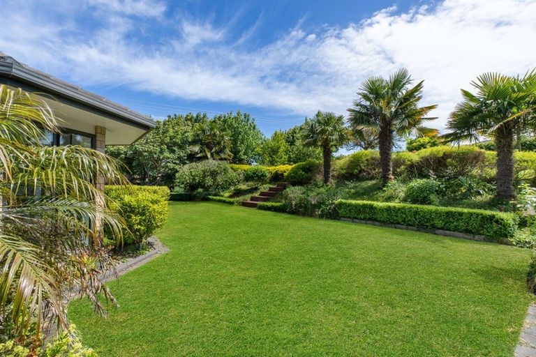 Photo of property in 10 Gleaming Place, Waiuku, 2123