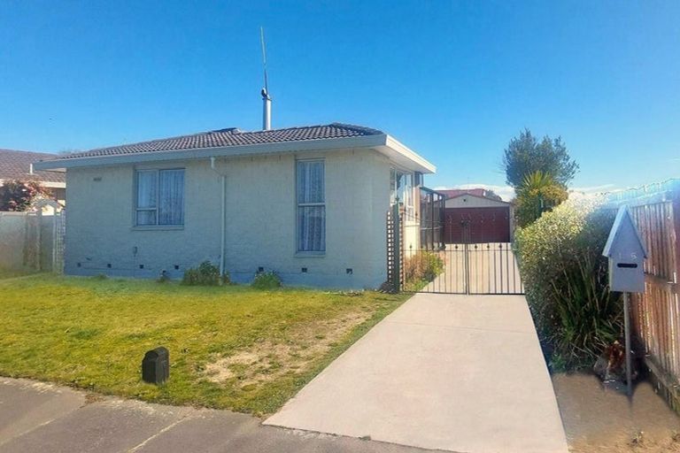 Photo of property in 2/126b Inwoods Close, Parklands, Christchurch, 8083