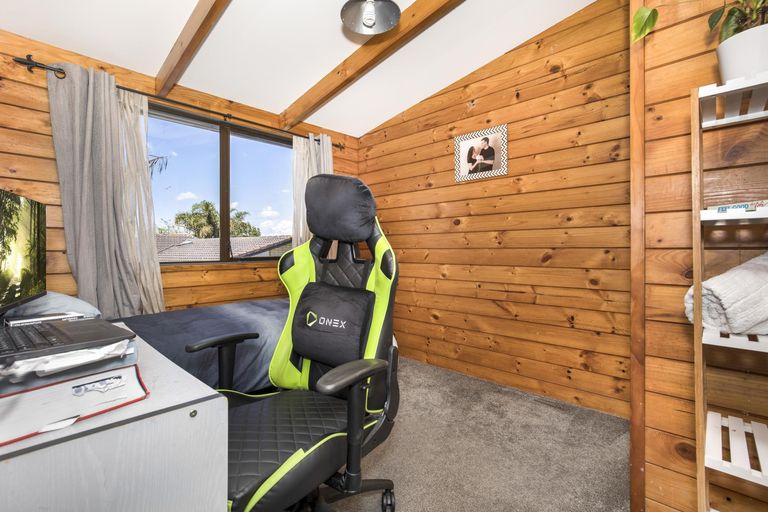 Photo of property in 2/11 Dalmahoy Place, Wattle Downs, Auckland, 2103