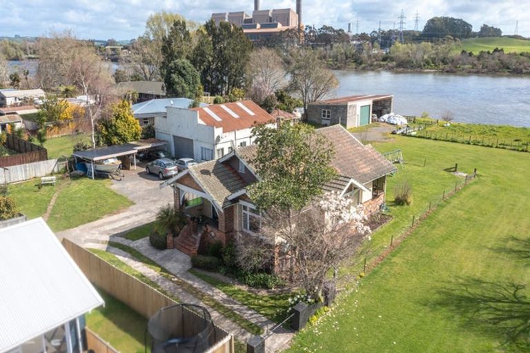 Photo of property in 122 Great South Road, Huntly, 3700