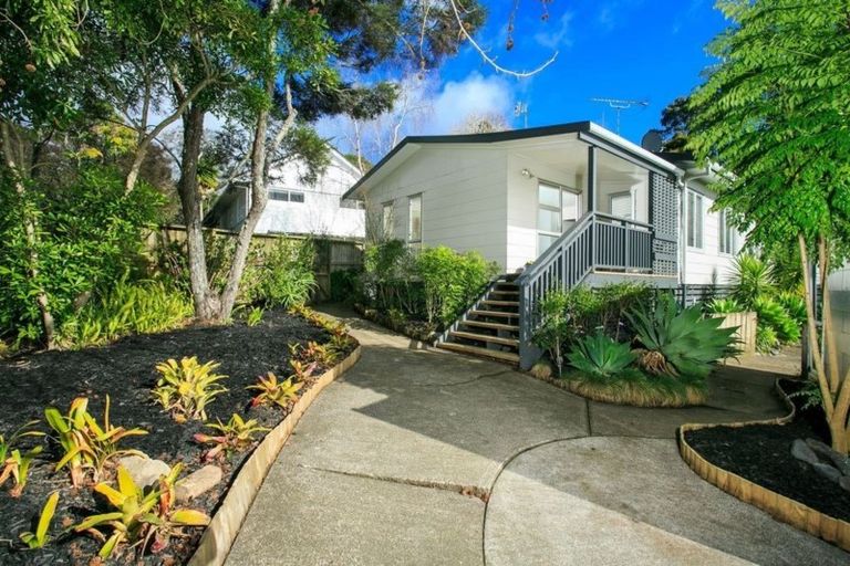 Photo of property in 98 Oaktree Avenue, Browns Bay, Auckland, 0630