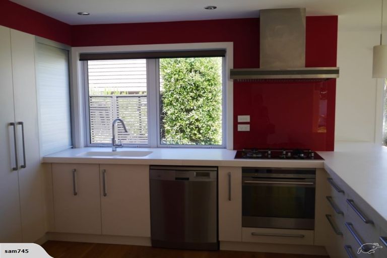 Photo of property in 19 Miro Street, Eastbourne, Lower Hutt, 5013