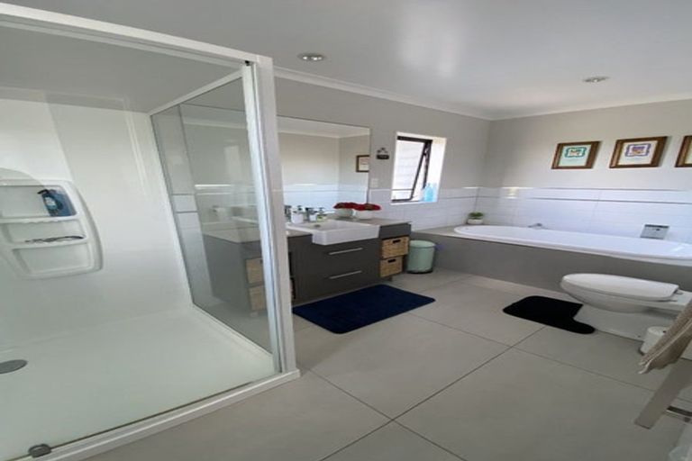 Photo of property in 10 Mauku Lane, Greenhithe, Auckland, 0632