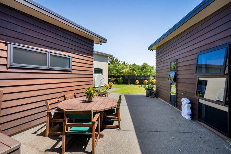 Photo of property in 15 Links Drive, Waiwhakaiho, New Plymouth, 4312