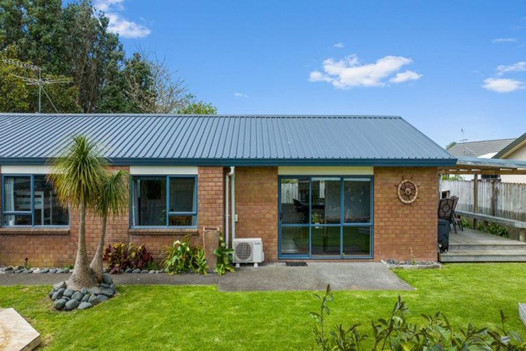 Photo of property in 16 O'sullivan Place, Waiuku, 2123