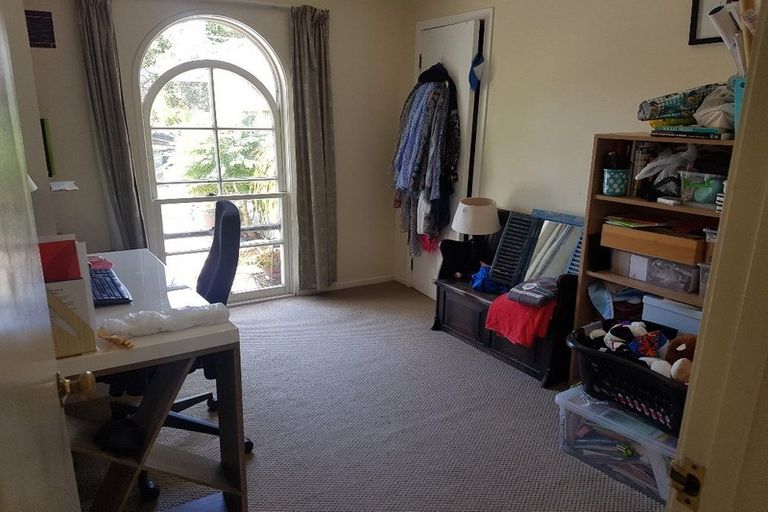 Photo of property in 8 Himalaya Drive, Half Moon Bay, Auckland, 2012