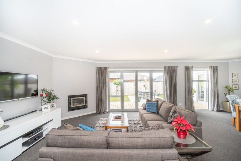Photo of property in 32 Liberty Grove, Kelvin Grove, Palmerston North, 4414