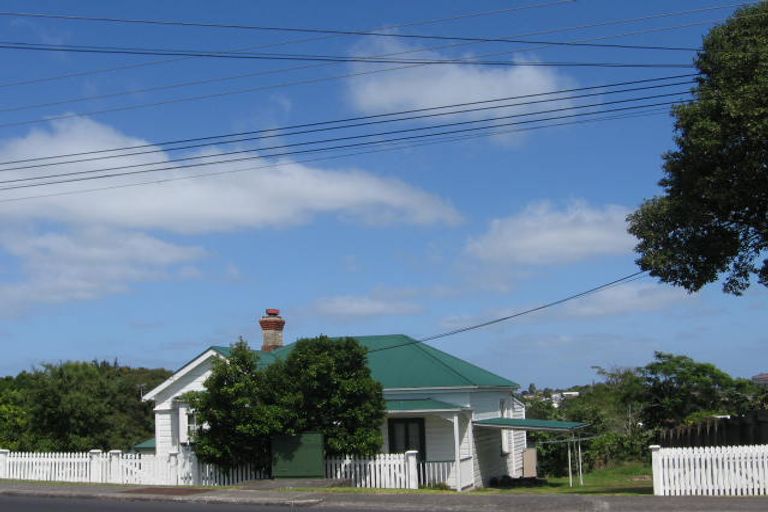 Photo of property in 114 Birkdale Road, Birkdale, Auckland, 0626