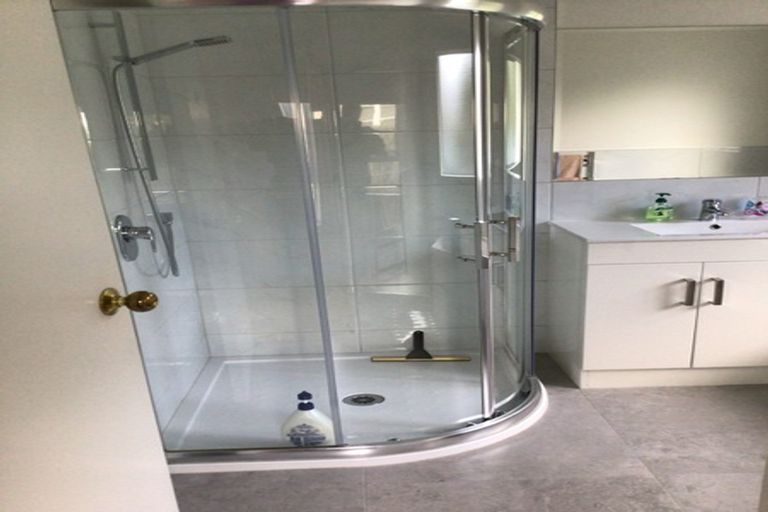 Photo of property in 2/11 Gloria Avenue, Te Atatu Peninsula, Auckland, 0610