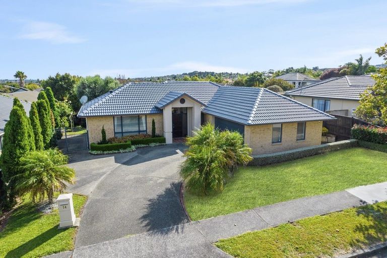 Photo of property in 14 Lansell Drive, East Tamaki Heights, Auckland, 2016