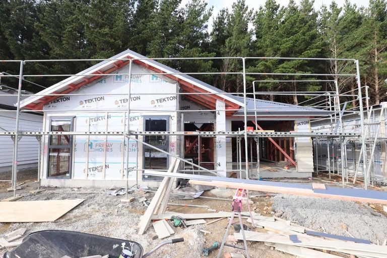 Photo of property in 21 Te Ara O Roimata, Wainuiomata, Lower Hutt, 5014