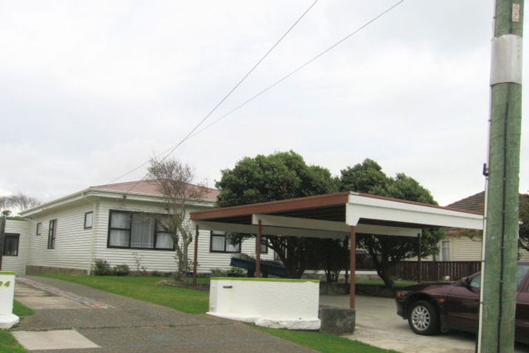 Photo of property in 32 Mexted Terrace, Tawa, Wellington, 5028