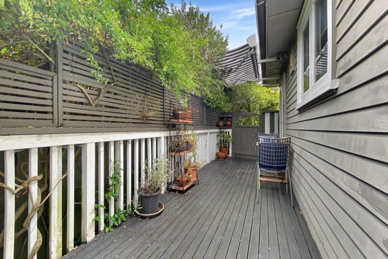 Photo of property in 86 Sylvan Crescent, Te Atatu South, Auckland, 0610