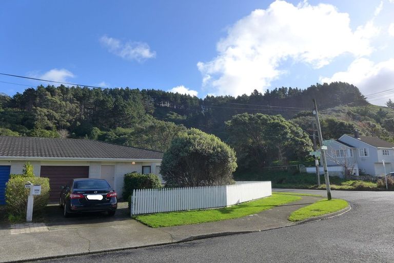 Photo of property in 13b Franklyn Road, Tawa, Wellington, 5028