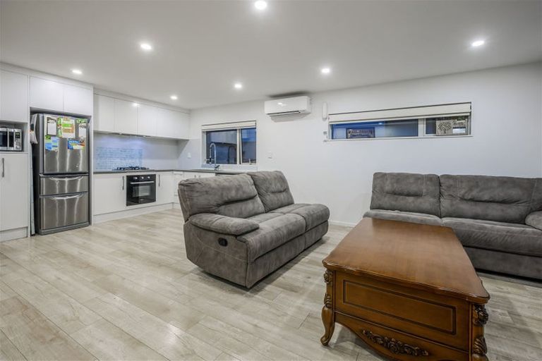 Photo of property in 12 Hard Beech Street, Takanini, 2110