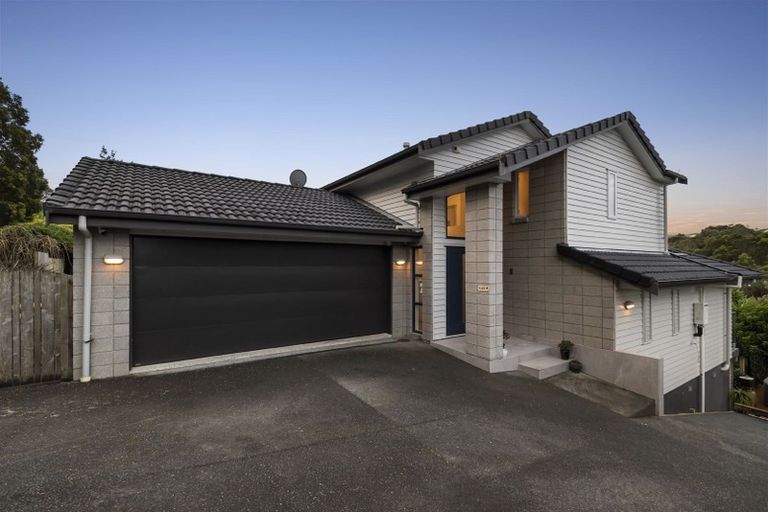Photo of property in 12 Ilam Lane, Fairview Heights, Auckland, 0632