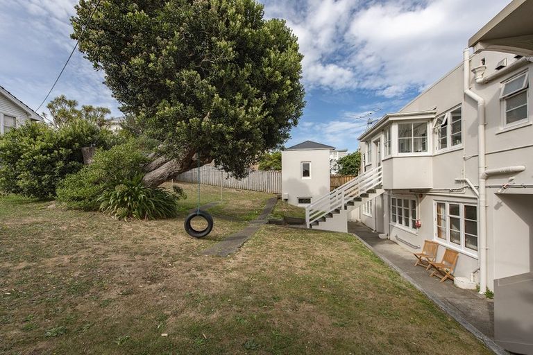 Photo of property in Ionian Flats, 123-125 Brougham Street, Mount Victoria, Wellington, 6011