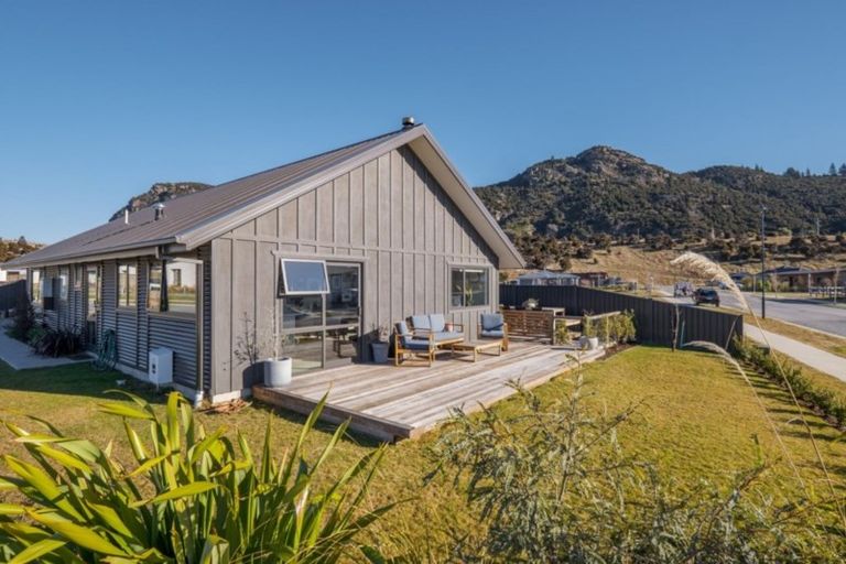 Photo of property in 60 Sherwin Avenue, Albert Town, Wanaka, 9305