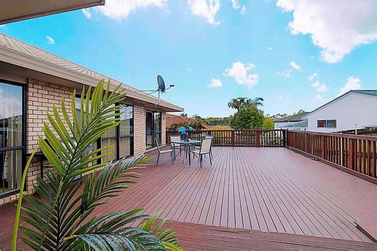 Photo of property in 17 Semillon Avenue, Henderson, Auckland, 0612