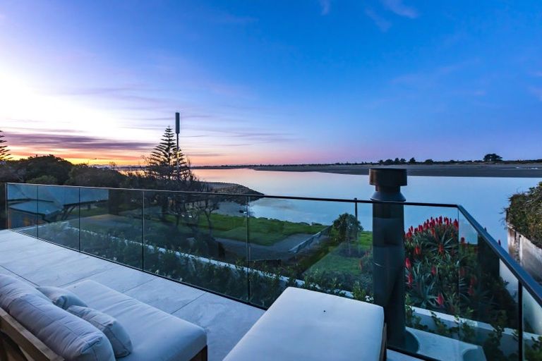 Photo of property in 8a Beachville Road, Redcliffs, Christchurch, 8081