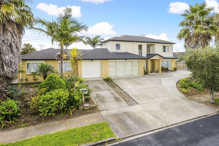 Photo of property in 2 Dunaff Place, Flat Bush, Auckland, 2019