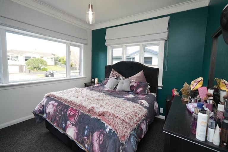 Photo of property in 37 Winston Avenue, Hokowhitu, Palmerston North, 4410