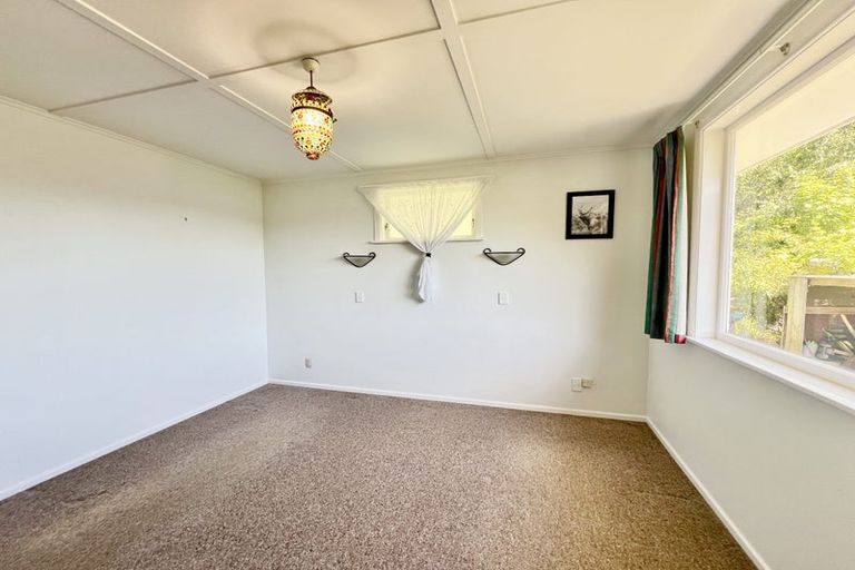 Photo of property in 18 Deller Grove, Silverstream, Upper Hutt, 5019