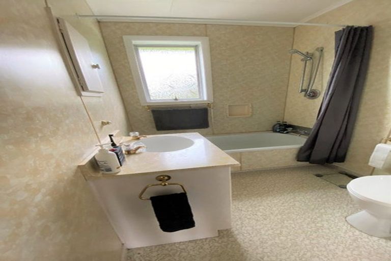 Photo of property in 25 Brockville Road, Glenross, Dunedin, 9011