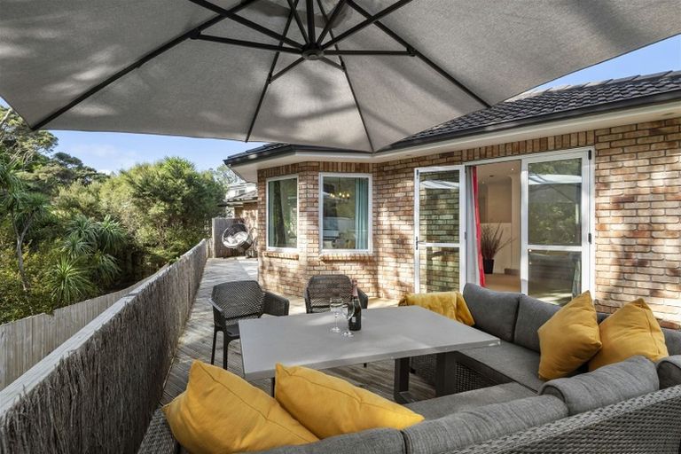 Photo of property in 16 Kunzea Place, Greenhithe, Auckland, 0632