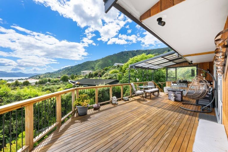 Photo of property in 32-34 Moana View Road, Waikawa, Picton, 7220