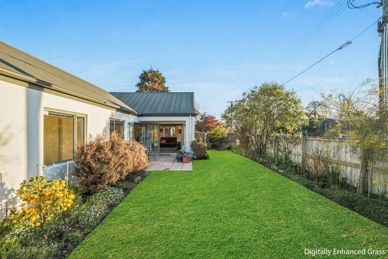 Photo of property in 12 Locarno Street, Opawa, Christchurch, 8023