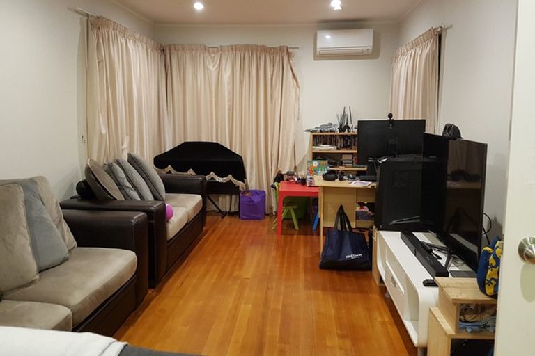 Photo of property in 4 La Trobe Street, Pakuranga Heights, Auckland, 2010