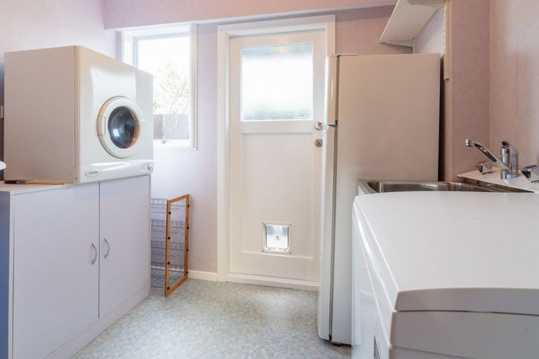 Photo of property in 116 Taylor Terrace, Tawa, Wellington, 5028