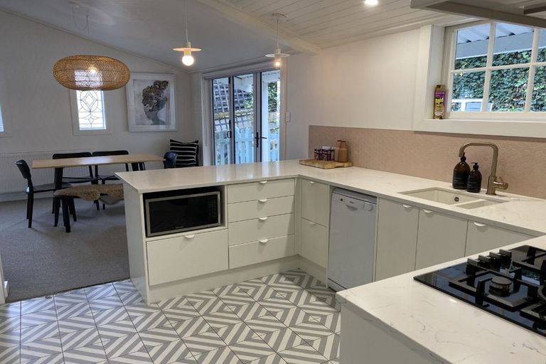 Photo of property in 6 Coote Road, Bluff Hill, Napier, 4110