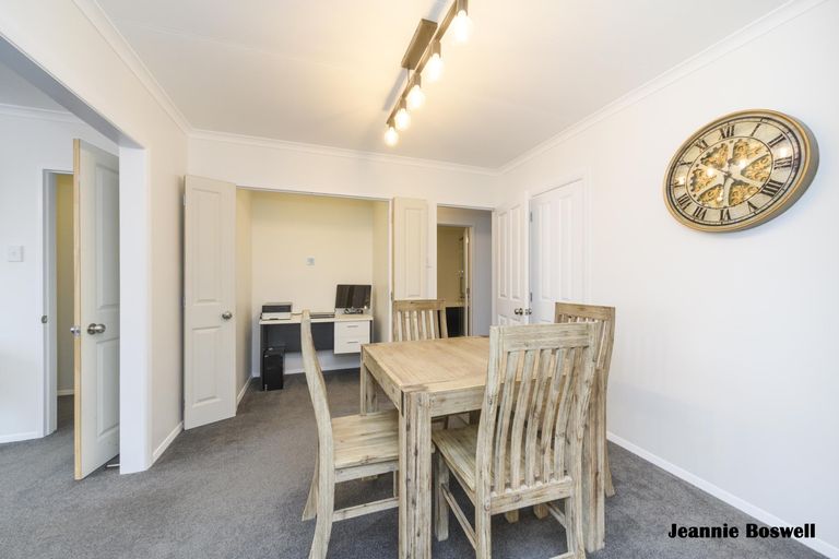 Photo of property in 40 Ruamahanga Crescent, Terrace End, Palmerston North, 4410