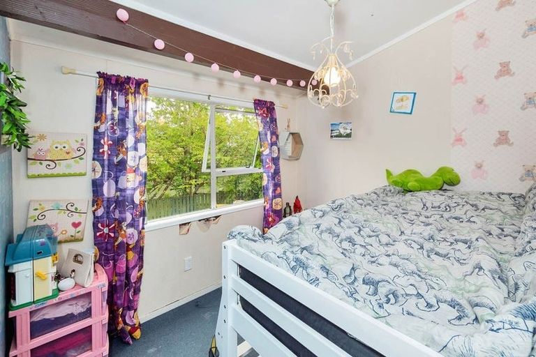 Photo of property in 8 Arde Place, Massey, Auckland, 0614