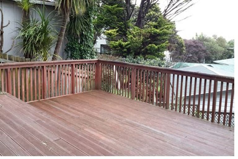 Photo of property in 2/390 Glenfield Road, Glenfield, Auckland, 0629