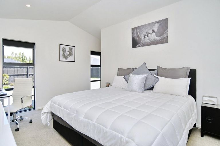 Photo of property in 17 Angus Place, Rangiora, 7400