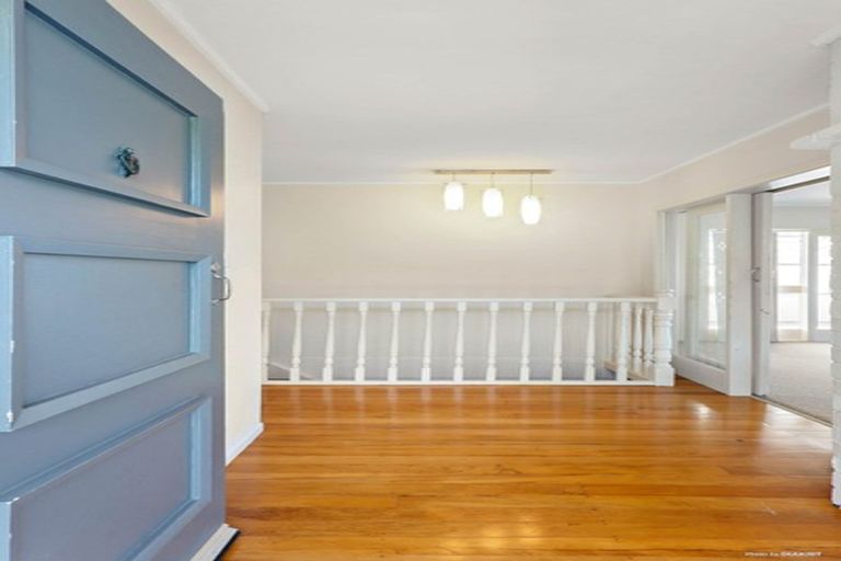 Photo of property in 1/58 Pupuke Road, Hillcrest, Auckland, 0627