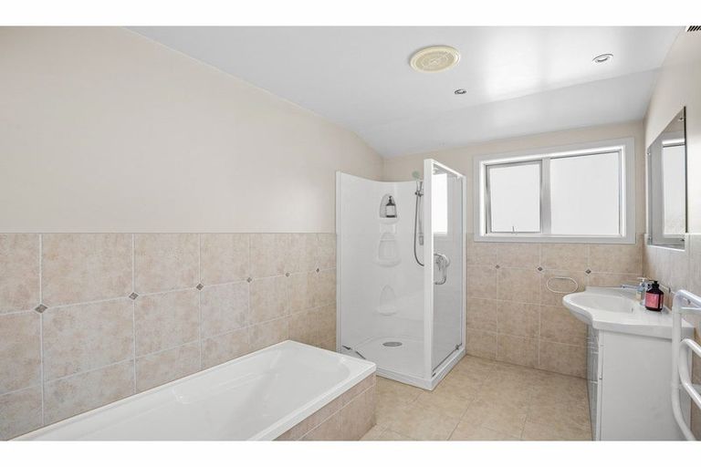 Photo of property in 16 Aronui Road, Bridge Hill, Alexandra, 9320