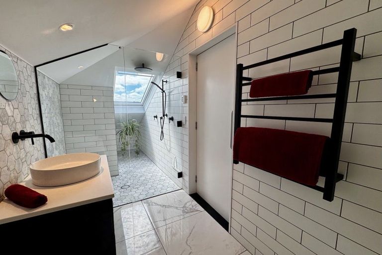 Photo of property in 16 Burnham Street, Seatoun, Wellington, 6022