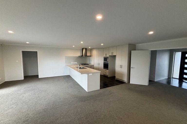 Photo of property in 74 Fernbrook Drive, Hurworth, New Plymouth, 4310