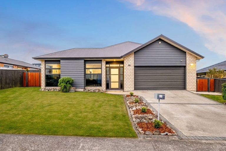 Photo of property in 21 Nelson Avenue, Aotea, Porirua, 5024